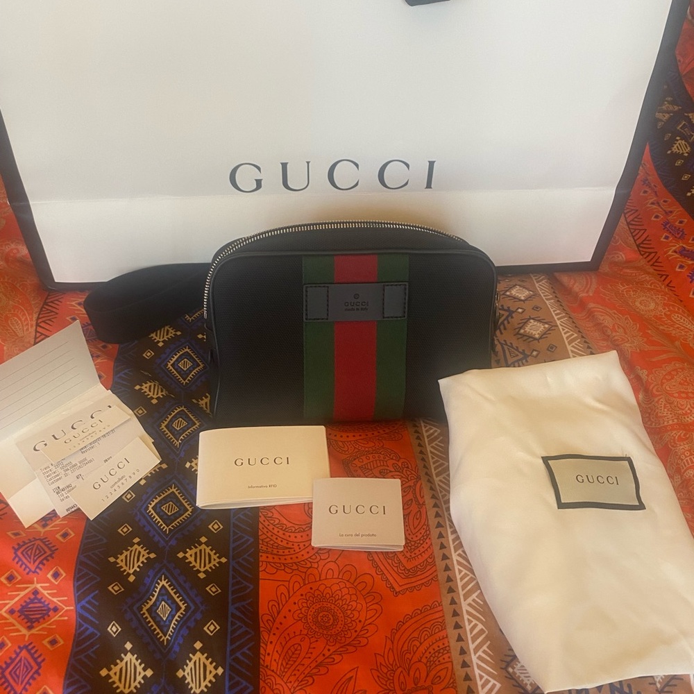 AUTHENTIC GUCCI Canvas Belt Bag/Fanny Pack...